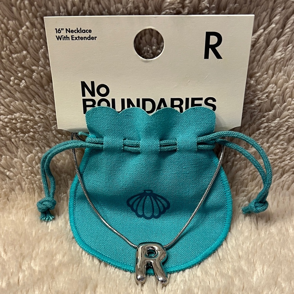 NO BOUNDARIES “R” Necklace